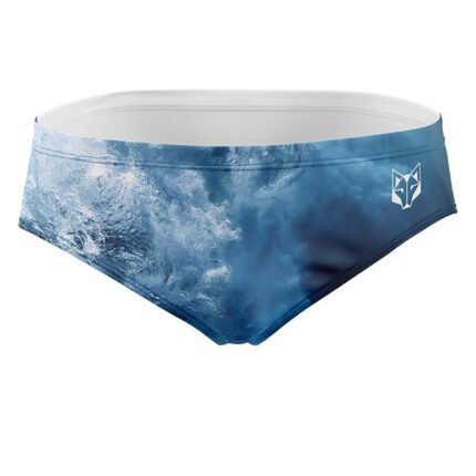 Este bañador combina estilo y rendimiento, capturando la energía y el poder del mar para acompañarte en cada brazada con frescura y confianza.