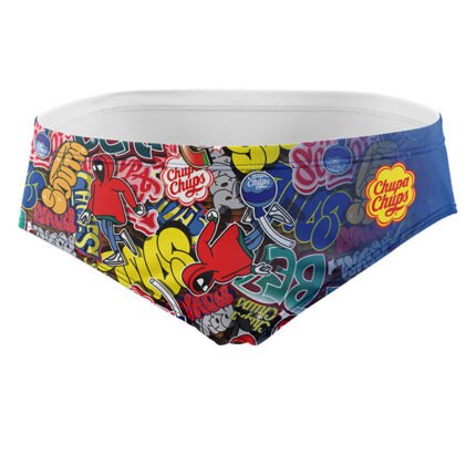 El Bañador Chupa Chups Graffiti de OTSO combina funcionalidad, comodidad y diseño audaz, proporcionando la prenda ideal para quienes desean un look diferente y lleno de energía en el agua.