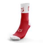 Los calcetines multisport Red & White combinan un estilo deportivo con la funcionalidad que necesitas para rendir al máximo, siendo una excelente opción para quienes buscan un producto duradero y con un diseño atractivo.