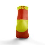 Con un enfoque práctico y cómodo, los calcetines Fluo Orange & Fluo Yellow (Outlet) son perfectos para deportistas que buscan rendimiento, estilo y visibilidad a un precio más accesible. Su diseño versátil es ideal para ciclismo, running, entrenamiento en el gimnasio y más.