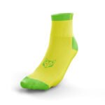 Ideales para ciclistas, corredores y otros deportistas, los calcetines Fluo Yellow & Fluo Green ofrecen una combinación perfecta de estilo audaz, rendimiento y visibilidad, haciendos ideales para quienes buscan un calzado deportivo funcional y con un toque vibrante.