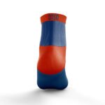 Los calcetines multisport low cut en azul marino y naranja de OTSO son la elección perfecta para quienes buscan comodidad y rendimiento en sus actividades deportivas.