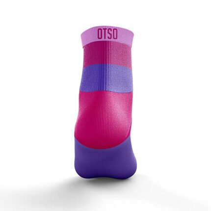 Los calcetines multisport low cut en Zaria de OTSO son una excelente opción para quienes buscan comodidad y rendimiento en sus actividades deportivas.
