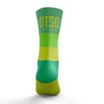 Con un enfoque en la funcionalidad y el estilo, los calcetines Haritaka combinan un diseño de alto rendimiento con la estética moderna, lo que los convierte en la opción perfecta para los deportistas que buscan un producto cómodo, duradero y con un toque único en su vestimenta. deportivo.