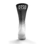 Ideales para ciclistas que buscan un diseño distintivo y un alto rendimiento, los calcetines Black Snake son perfectos para aquellos que desean destacar mientras disfrutan de la comodidad y funcionalidad en cada pedaleada.