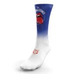 Ideales para ciclistas que buscan un diseño equilibrado entre estilo y funcionalidad, los calcetines Running Stones Blue ofrecen un toque de sofisticación y estabilidad en cada pedaleada, asegurando comodidad y resistencia en todo momento.