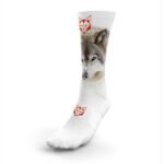 Ideales para ciclistas y atletas que buscan un diseño único que refleje su fuerza y ​​perseverancia, los calcetines Wolf combinan estilo y funcionalidad, aportando un toque salvaje y determinado a cada pedaleada.