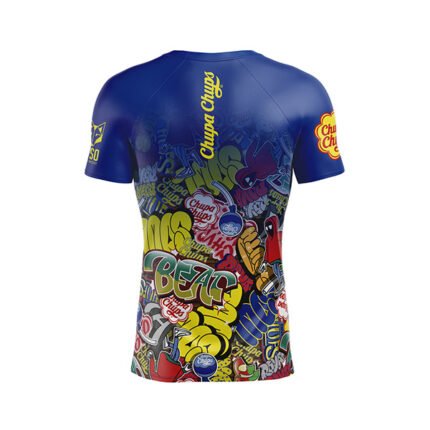 Esta camiseta es perfecta para quienes buscan un look distintivo, juvenil y de alto rendimiento. Con la Camiseta Chupa Chups Graffiti de OTSO ,