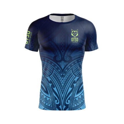 Camiseta de manga corta para hombre con un moderno diseño inspirado en la cultura Maori.
