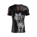 Si deseas una prenda que refleje tu fortaleza y estilo único, la Camiseta Tiger de OTSO es la elección ideal, lista para acompañarte en cada desafío con energía y determinación.