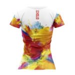 Camiseta de manga corta para mujer con un moderno diseño muy colorido.