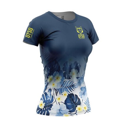 La Camiseta de Manga Corta Mujer – Spring Dark de OTSO es una prenda deportiva diseñada para ofrecer el máximo confort y rendimiento durante actividades físicas exigentes.