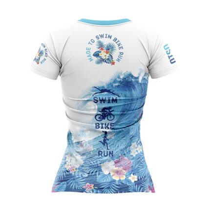 La Camiseta de Manga Corta Mujer – Swim Bike Run Wave presenta un diseño dinámico y colorido.
