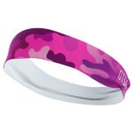 La cinta de cabeza - Camo Pink es ideal para corredores, ciclistas y entusiastas del deporte que desean una combinación de funcionalidad y estilo, manteniendo un look enérgico y femenino sin renunciar al rendimiento.