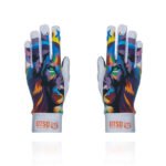 Guantes que combinan fuerza, estilo y funcionalidad, ideales para quienes buscan destacar con una actitud audaz y valiente.