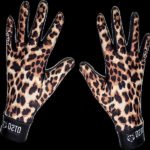 Guantes que combinan un diseño salvaje con la comodidad y el rendimiento, perfectos para quienes buscan destacar con un toque de audacia y elegancia.