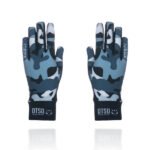Los Guantes Camo Grey de OTSO son la elección ideal para deportistas que buscan un diseño atemporal y rendimiento superior, proporcionando comodidad, estilo y durabilidad en cada desafío.