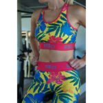 Un legging que una la belleza de la naturaleza con la comodidad, ideal para quienes buscan un look relajado y estilizado.