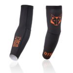 Los Manguitos Black & Fluo Orange de OTSO son perfectos para quienes buscan un accesorio funcional y con personalidad, brindando comodidad, protección y un estilo vibrante en cada entrenamiento.