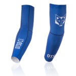 Los Manguitos Electric Blue & White de OTSO son perfectos para quienes buscan un accesorio que combine rendimiento, comodidad y un diseño audaz , brindando protección y estilo en cada entrenamiento o carrera.