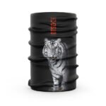 Este protector de cuello no solo refleja la imponente presencia del tigre, sino que también transmite una sensación de poder y agilidad para quienes buscan destacar con valentía y estilo.