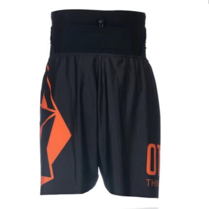 Con un diseño funcional y cómodo, la short men Black Orange - L es perfecta para deportes como correr, fútbol, ​​gimnasio o cualquier actividad que requiera un rango de movimiento amplio. Su estilo deportivo y el contraste de colores la hacen también adecuado para looks casuales de verano o salidas informales.