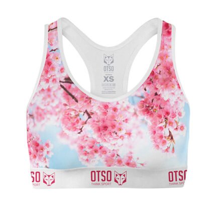 Este top deportivo no solo captura la delicadeza de las flores de almendro, sino que también ofrece un ajuste perfecto y la libertad de movimiento, permitiendo a quienes lo usan entrenar con estilo y comodidad.