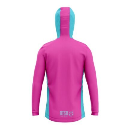 Esta sudadera con capucha no solo te ofrece comodidad y rendimiento, sino también un diseño audaz y dinámico que destaca en cualquier entorno, manteniéndote siempre con actitud y energía.