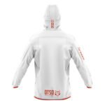 Esta chaqueta no solo protege eficazmente contra el clima, sino que también añade un estilo dinámico y seguro para quienes desean destacarse incluso en días grises.