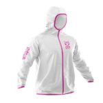 Esta chaqueta no ofrece solo una protección confiable contra el clima, sino también un estilo fresco y llamativo para quienes quieren sobresalir con seguridad y confianza en cualquier entorno.